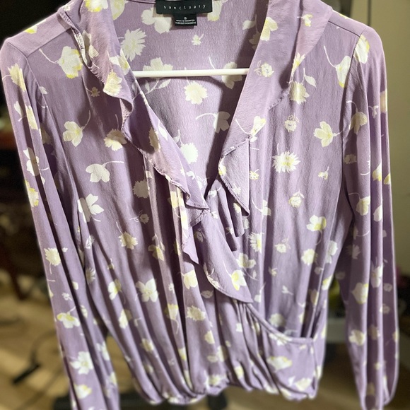 This is a beautiful purple blouse by Sanctuary & is  perfect for the Spring. - Picture 1 of 5